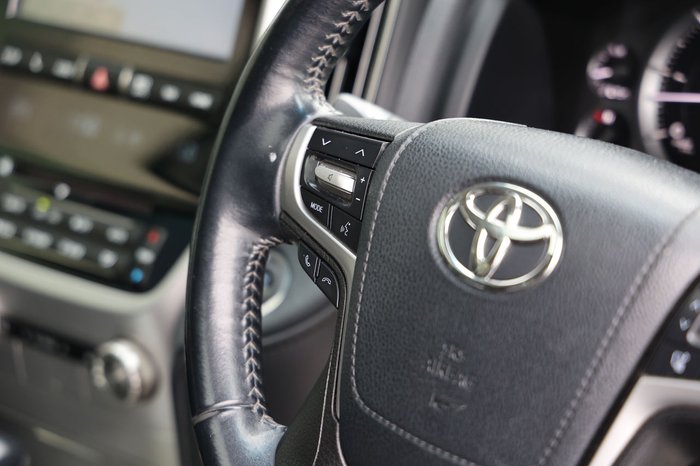 2018 TOYOTA LANDCRUISER LC200 VX (4x4)