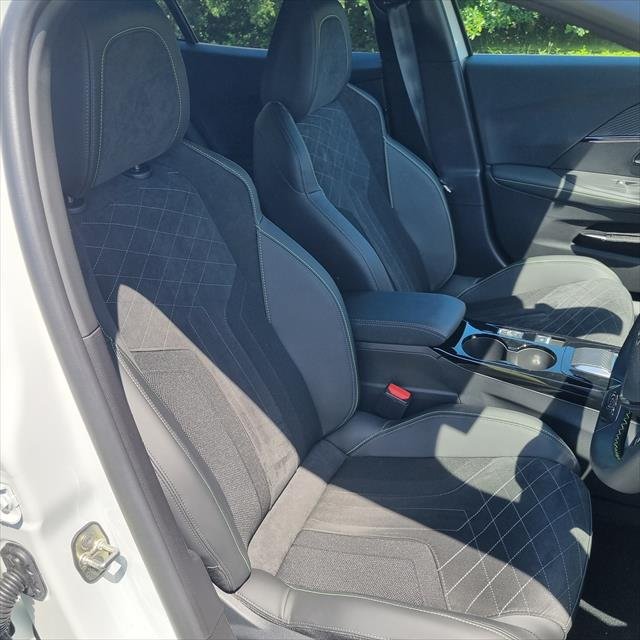 2023 Peugeot e-2008 GT