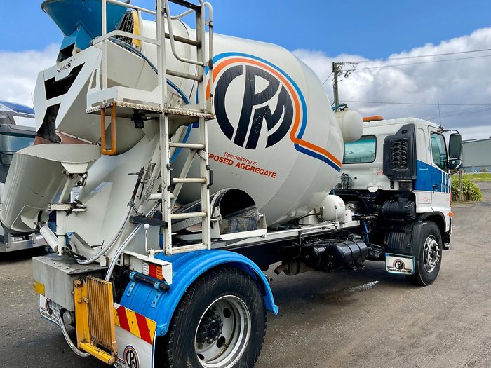 2010 Hino 17270 4 Mt Aads Agi Auto Immac Cond Full Hist $100000+Gst HINO 17270 WHITE