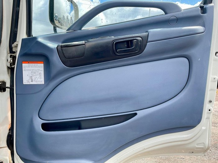 2010 Hino 17270 4 Mt Aads Agi Auto Immac Cond Full Hist $100000+Gst HINO 17270 WHITE