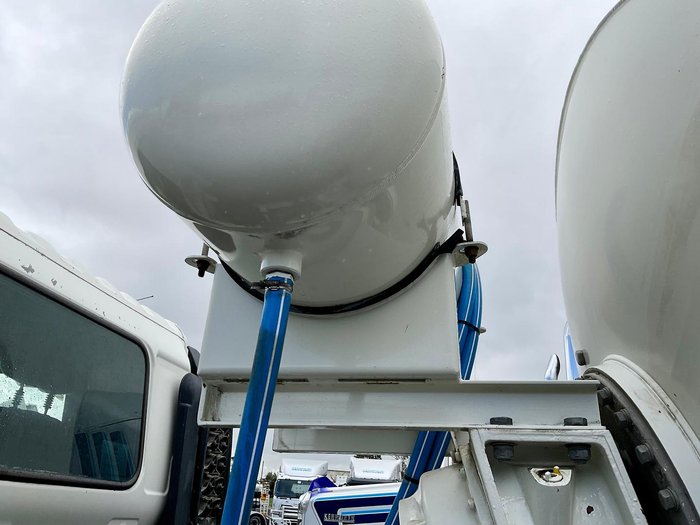 2010 Hino 17270 4 Mt Aads Agi Auto Immac Cond Full Hist $100000+Gst HINO 17270 WHITE