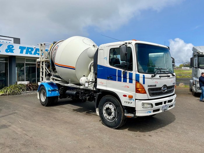 2010 Hino 17270 4 Mt Aads Agi Auto Immac Cond Full Hist $100000+Gst HINO 17270 WHITE