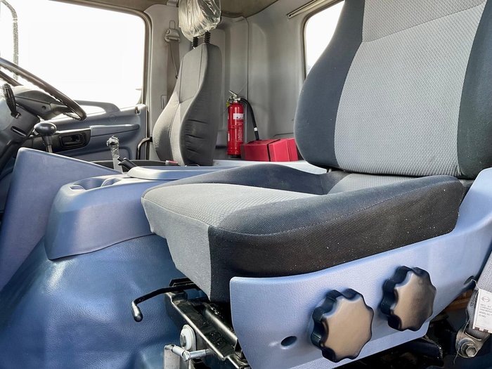 2010 Hino 17270 4 Mt Aads Agi Auto Immac Cond Full Hist $100000+Gst HINO 17270 WHITE