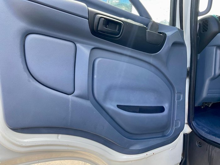 2010 Hino 17270 4 Mt Aads Agi Auto Immac Cond Full Hist $100000+Gst HINO 17270 WHITE