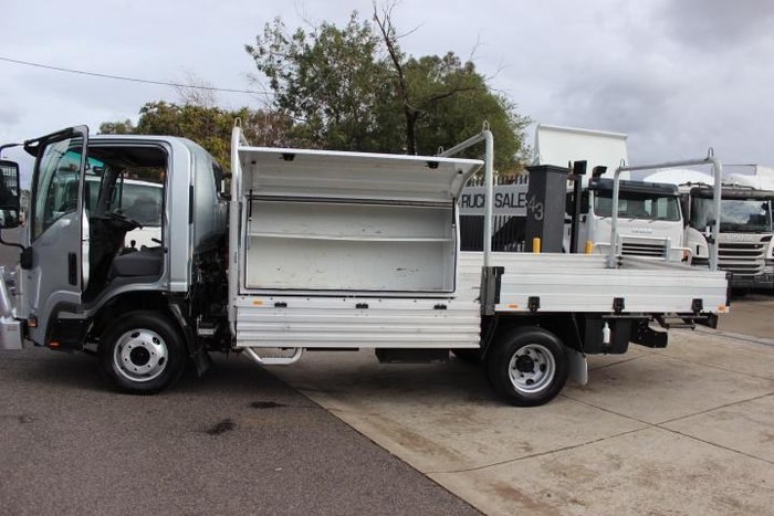 2021 Isuzu N Series NNR 45-150 Traypack SILVER
