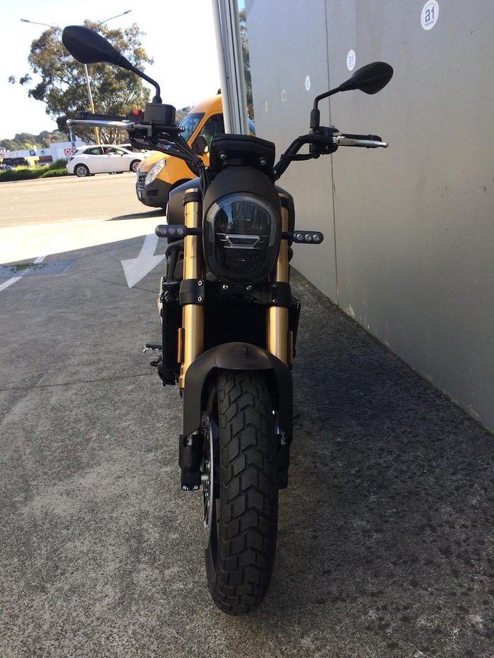 2022 Benelli Leoncino 800