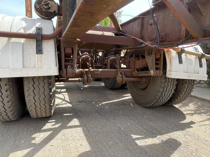 1981 CUSTOM BUILT 12M Tri/A Log Trailer