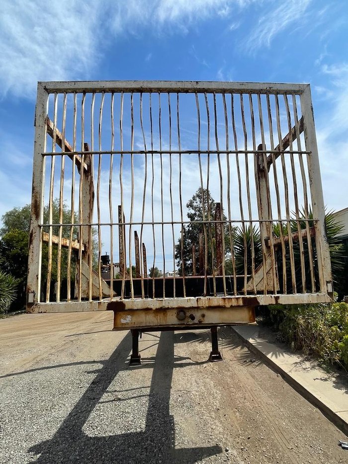 1981 CUSTOM BUILT 12M Tri/A Log Trailer