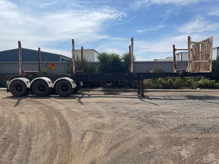 1981 CUSTOM BUILT 12M Tri/A Log Trailer