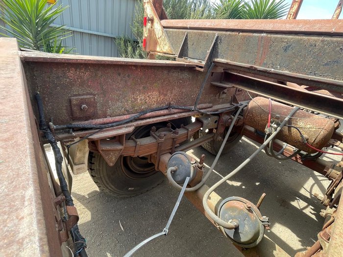 1981 CUSTOM BUILT 12M Tri/A Log Trailer