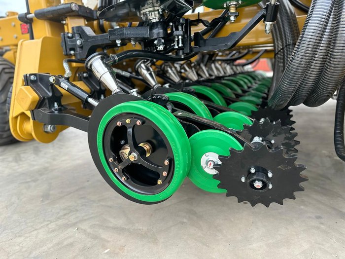 0 Serafin Ultisow S18/S20 BI FOLD SINGLE DISC AIR SEEDER NEW YELLOW