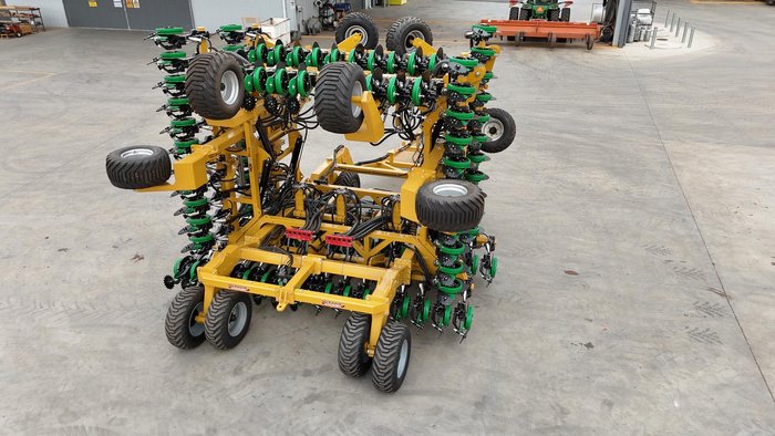 0 SERAFIN ULTISOW S18/S20 BI FOLD SINGLE DISC AIR SEEDER NEW YELLOW