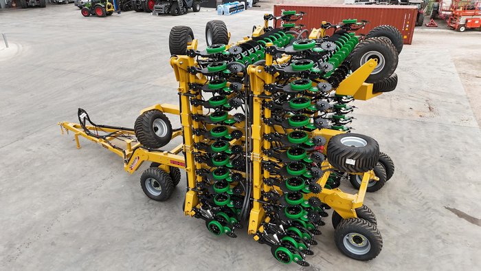 0 Serafin Ultisow S18/S20 BI FOLD SINGLE DISC AIR SEEDER NEW YELLOW