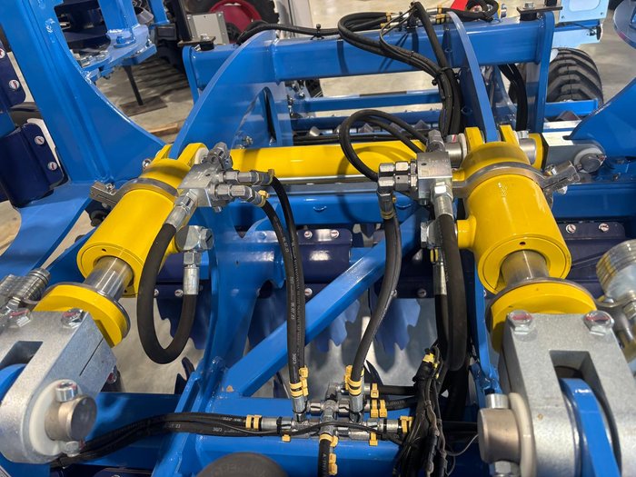 0 Farmet Softer 6Ps Trailed Speed Disc With Vee Roller New BLUE