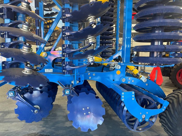 0 Farmet Softer 6Ps Trailed Speed Disc With Vee Roller New BLUE