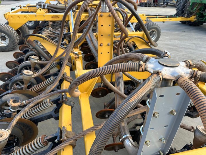 0 Serafin Ultisow S50 62 SINGLE DISC SEEDER BAR USED Yellow