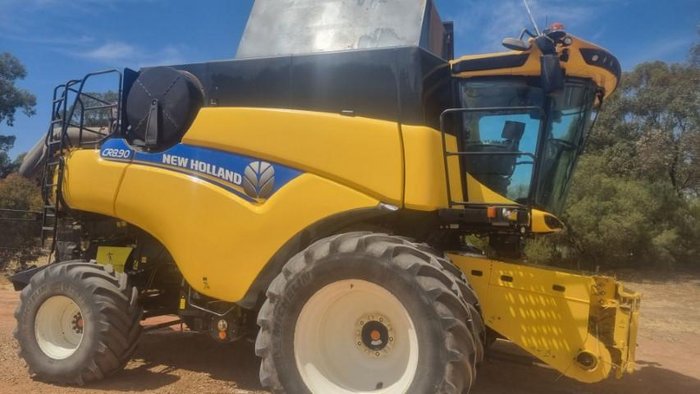 2016 New Holland Cr8.90