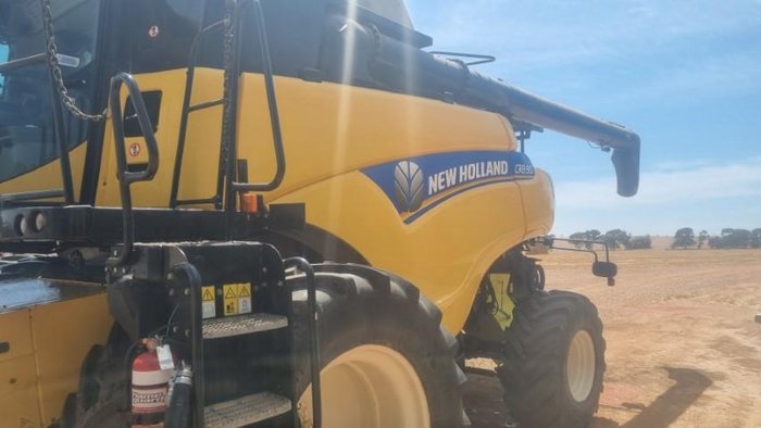 2016 New Holland Cr8.90
