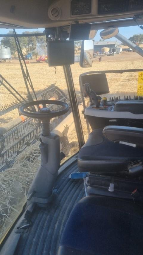2016 New Holland Cr8.90