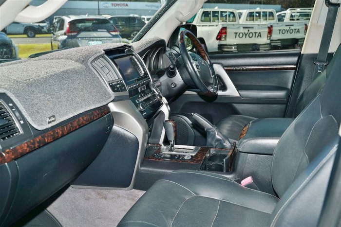 2013 TOYOTA LANDCRUISER SAHARA (4x4)