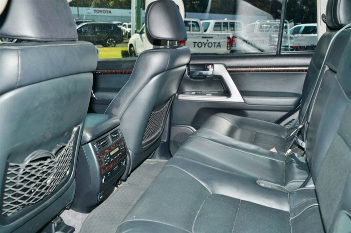 2013 TOYOTA LANDCRUISER SAHARA (4x4)