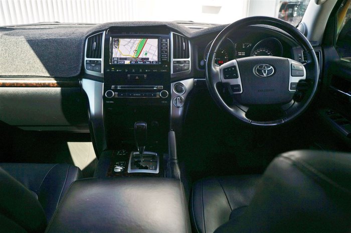 2013 TOYOTA LANDCRUISER SAHARA (4x4)