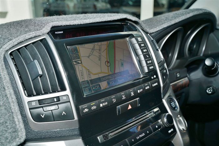 2013 TOYOTA LANDCRUISER SAHARA (4x4)