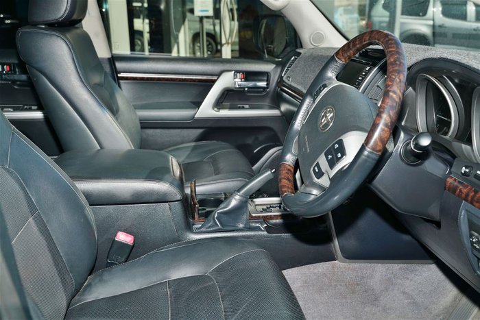 2013 TOYOTA LANDCRUISER SAHARA (4x4)