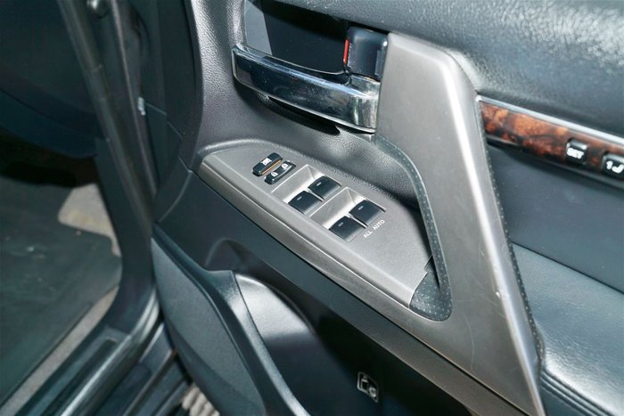 2013 TOYOTA LANDCRUISER SAHARA (4x4)
