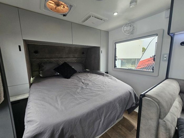 2024 Retreat Daydream 210C