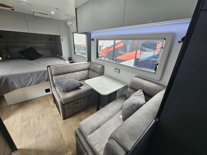 2024 Retreat Daydream 210C