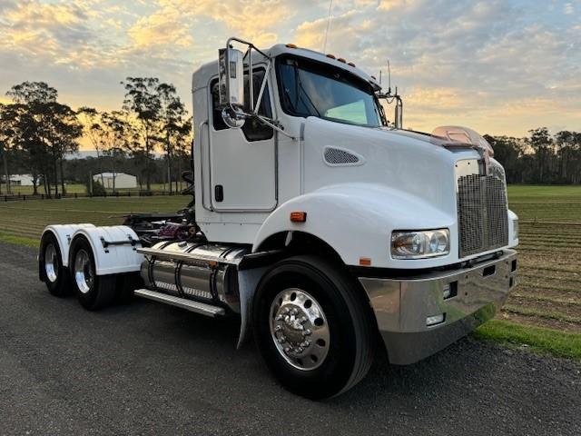 2013 Kenworth T359 Daycab, Cummins Isme5, 18Sp