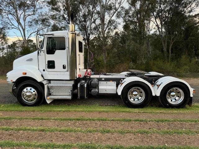 2013 Kenworth T359 Daycab, Cummins Isme5, 18Sp