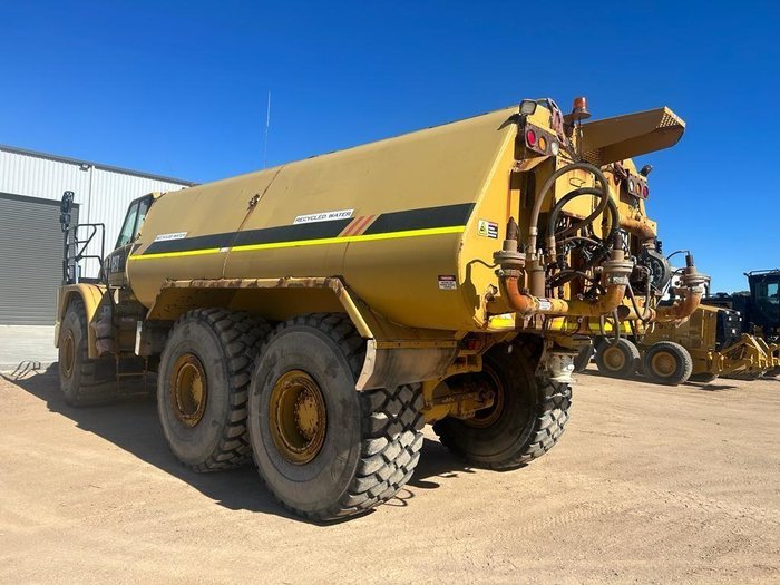 2010 Caterpillar 740