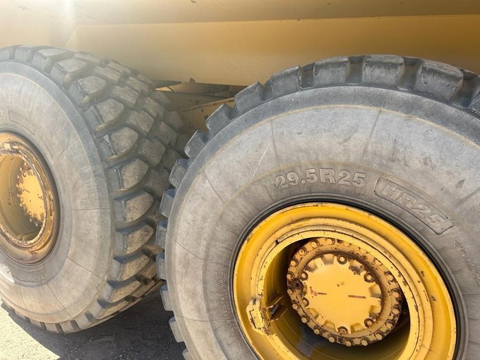 2010 Caterpillar 740