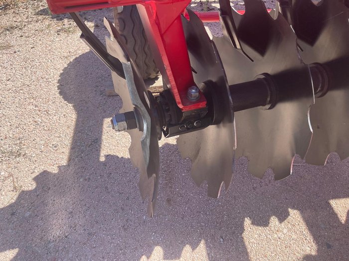 0 SERAFIN ECO TANDEM 28 PLATE DISC PLOUGH NEW RED