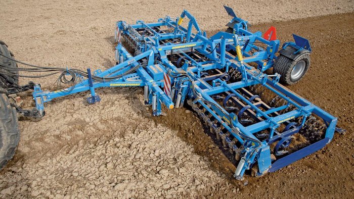 0 FARMET KOMPACTOMAT K 600 PS PRE SOWING CULTIVATOR RED