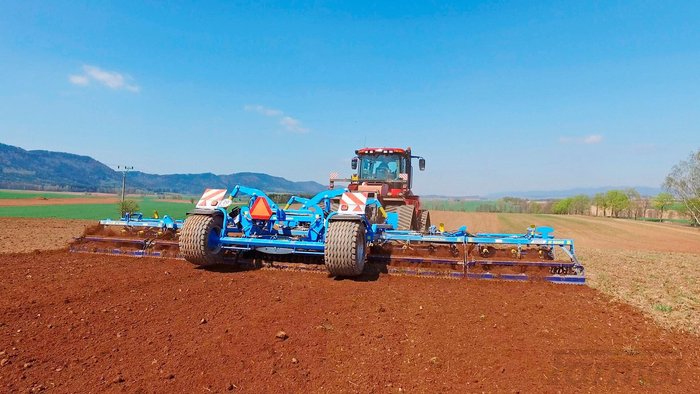 0 FARMET KOMPACTOMAT K 600 PS PRE SOWING CULTIVATOR RED