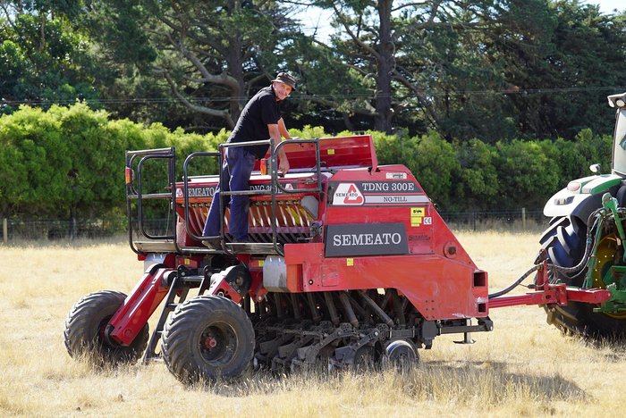 0 SEMEATO TDNG 300E DOUBLE DISC SEEDER NEW RED