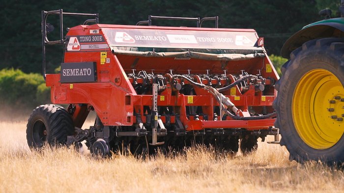 0 SEMEATO TDNG 300E DOUBLE DISC SEEDER NEW RED