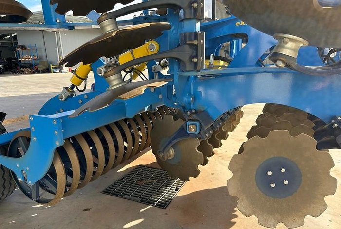 0 2024 FARMET SOFTER 8PS TRAILING SPEED DISC +V ROLLER EX DEMO BLUE