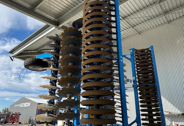 0 2024 FARMET SOFTER 8PS TRAILING SPEED DISC +V ROLLER EX DEMO BLUE