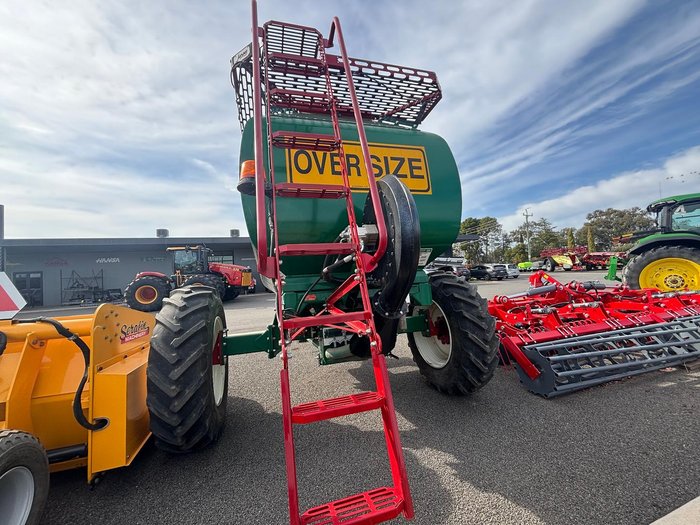 JANKE 9000L AIR MASTER TRAILING AIR CART