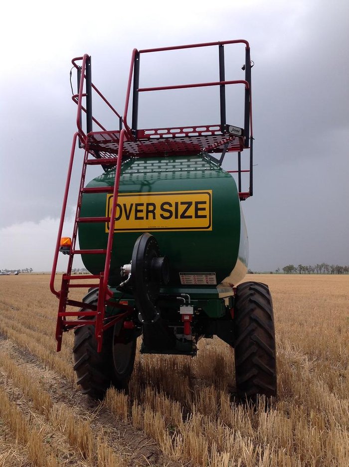0 JANKE 9000L AIR MASTER TRAILING AIR CART