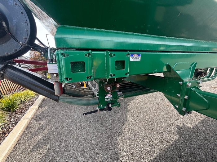 0 JANKE 9000L AIR MASTER TRAILING AIR CART