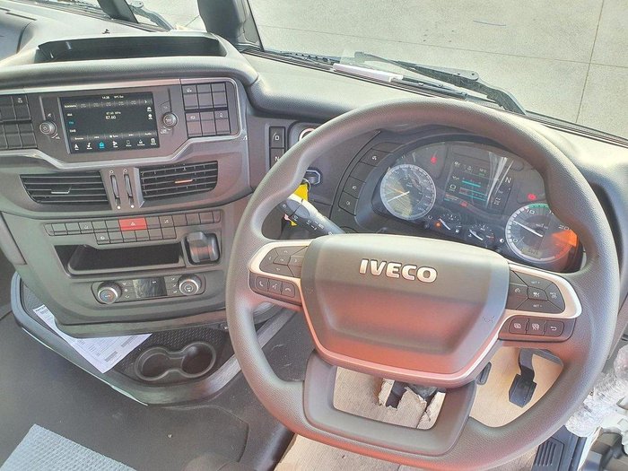 2023 Iveco S-Way AS700 WHITE