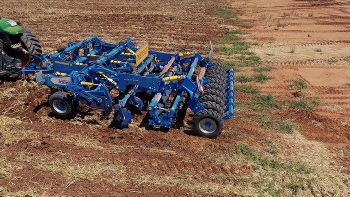 2023 FARMET DIGGER 4P FERT + COMPACT HALF CARRIED DEEP RIPPER DEMO BLUE