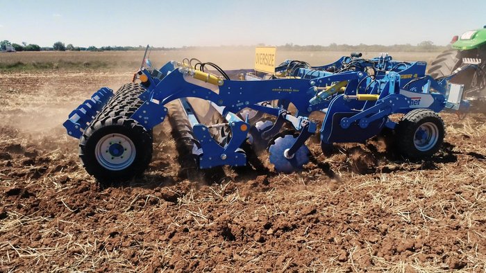 2023 FARMET DIGGER 4P FERT + COMPACT HALF CARRIED DEEP RIPPER DEMO BLUE