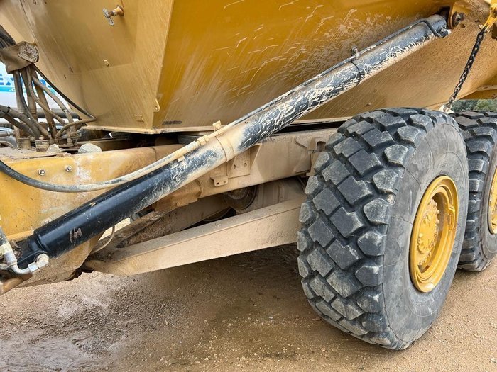 2005 Caterpillar 725