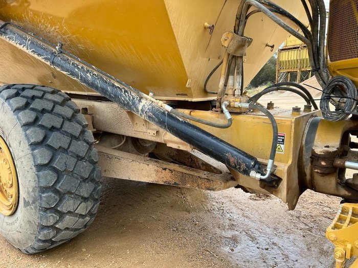 2005 Caterpillar 725